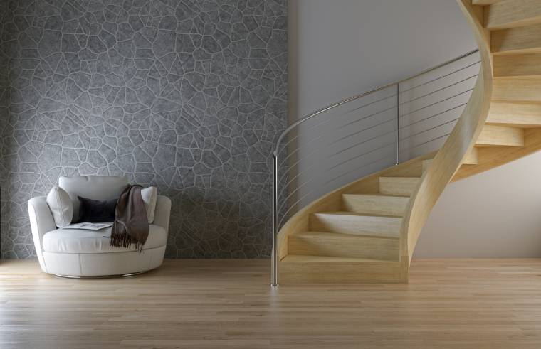 Loftowe schody z drewnianymi trepami i metalową balustradą